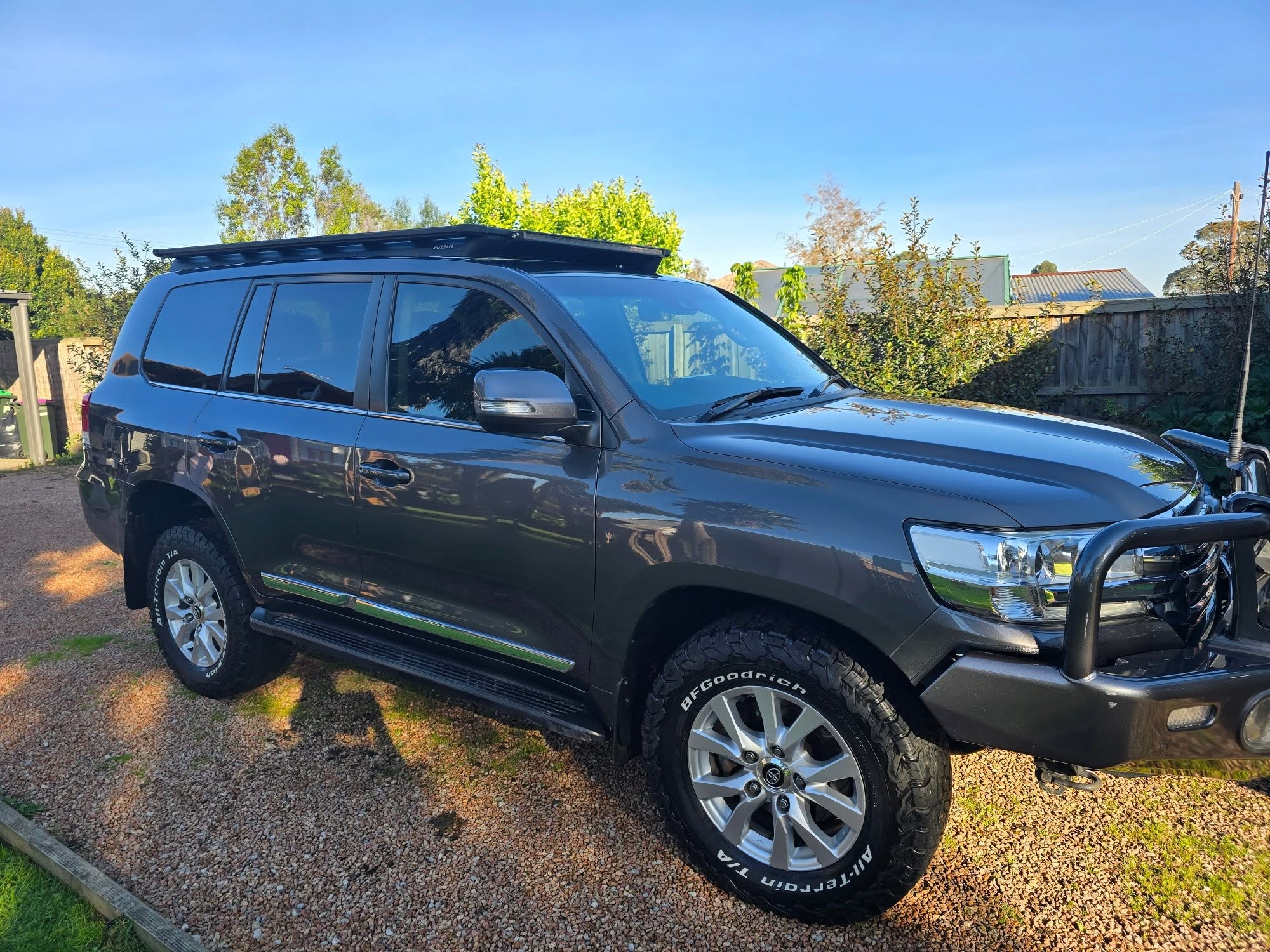 Land Cruiser 200 with roof rack, full exterior detail