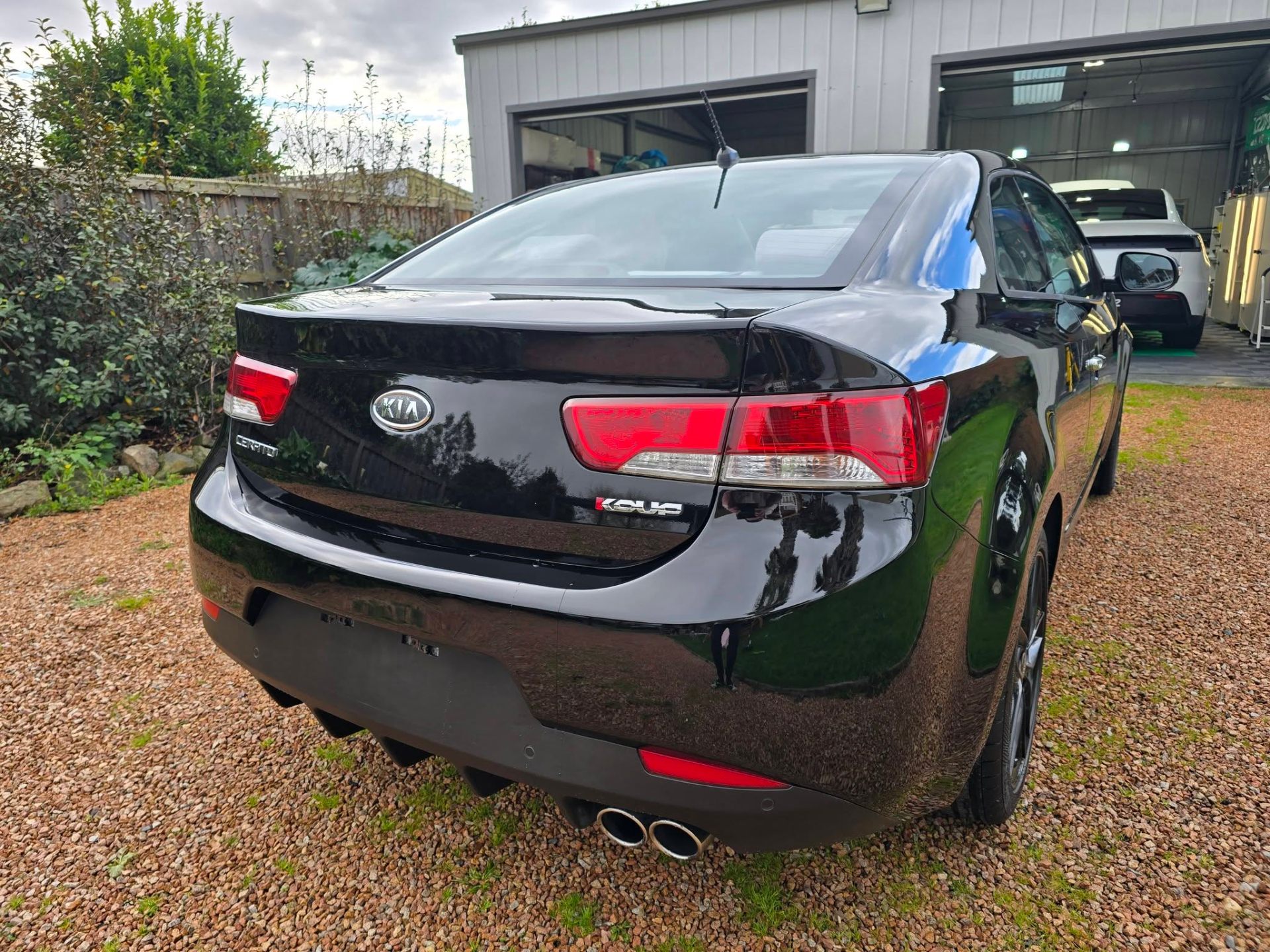 Kia Cerato Koup rear with deep gloss finish